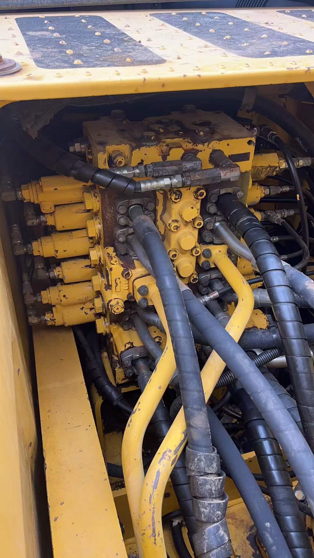Buy Komatsu PC200 Used Excavator / 9