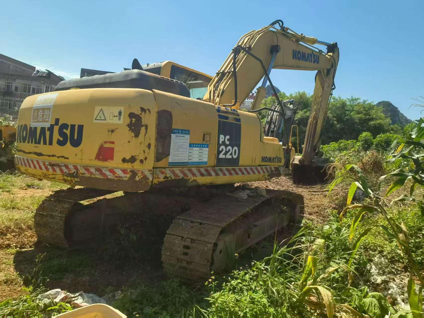 Buy Komatsu PC220-8 Used Excavator / 4 Buy Komatsu PC220-8 Used Excavator / 4