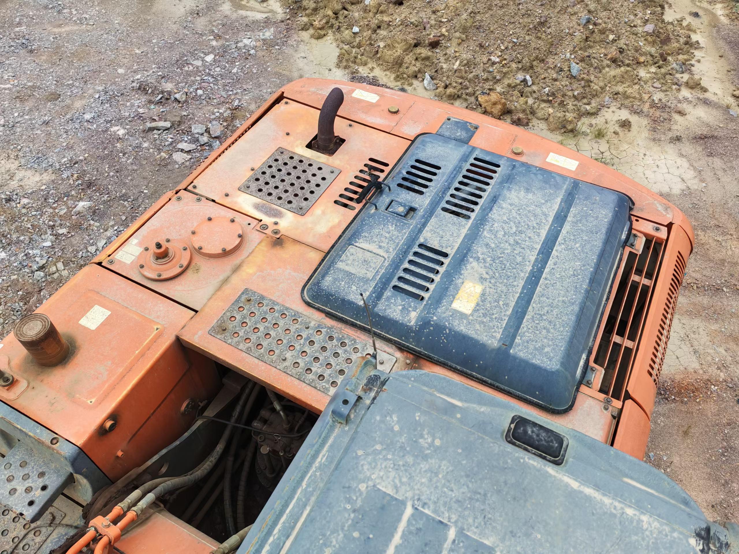 Buy Hitachi EX200-3 Used Excavator / 6 Buy Hitachi EX200-3 Used Excavator / 6