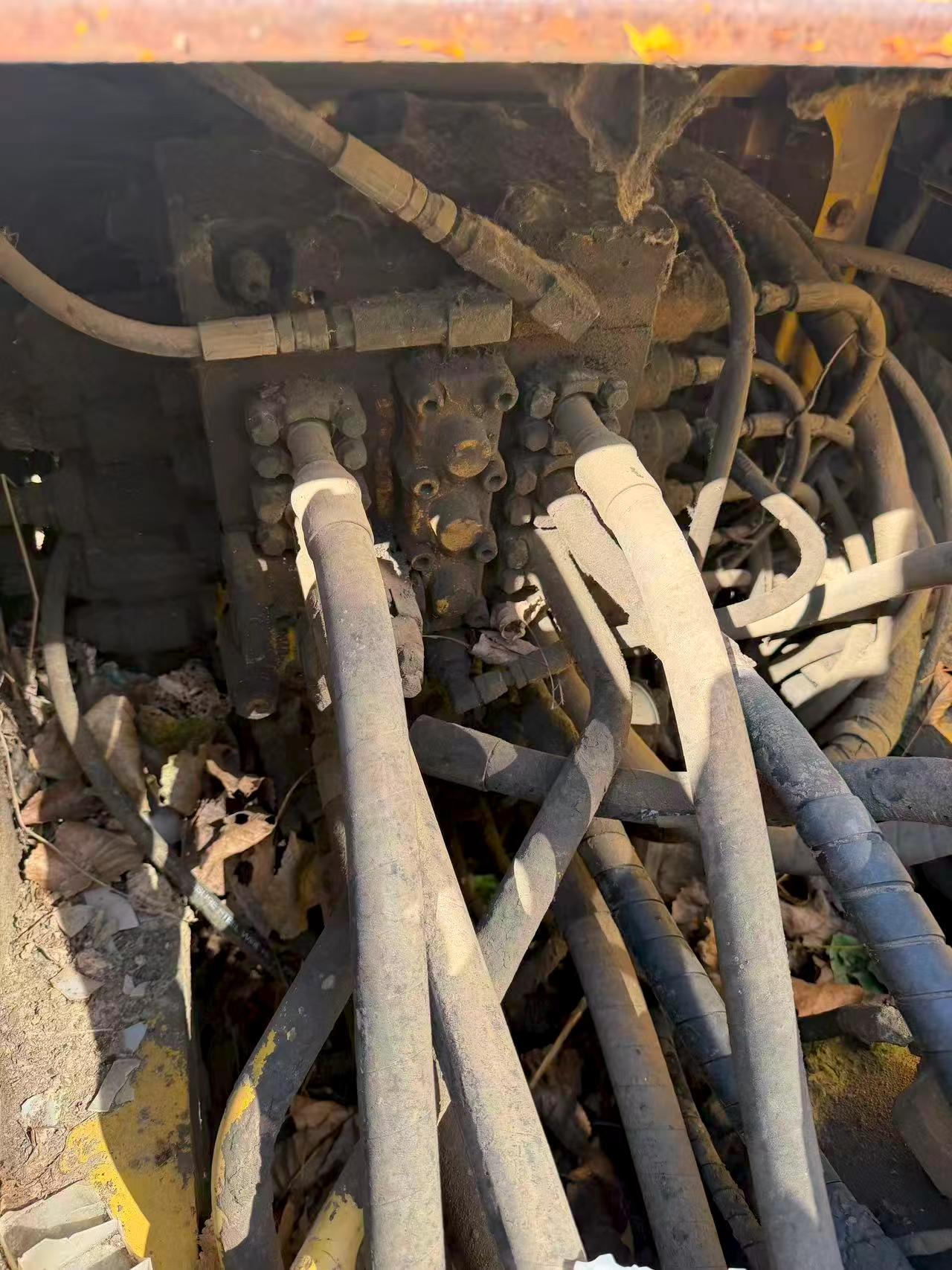 Buy Komatsu PC240-6 Used Excavator / 8 Buy Komatsu PC240-6 Used Excavator / 8