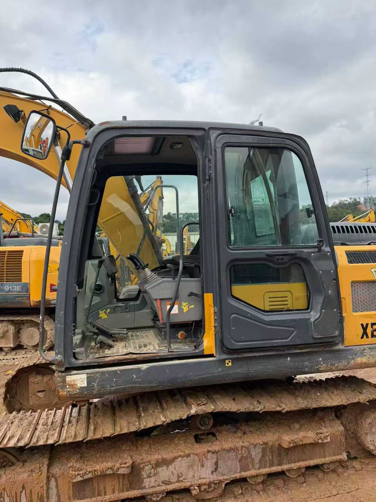 Buy XCMG XE135B Used Excavator / 6 Buy XCMG XE135B Used Excavator / 6