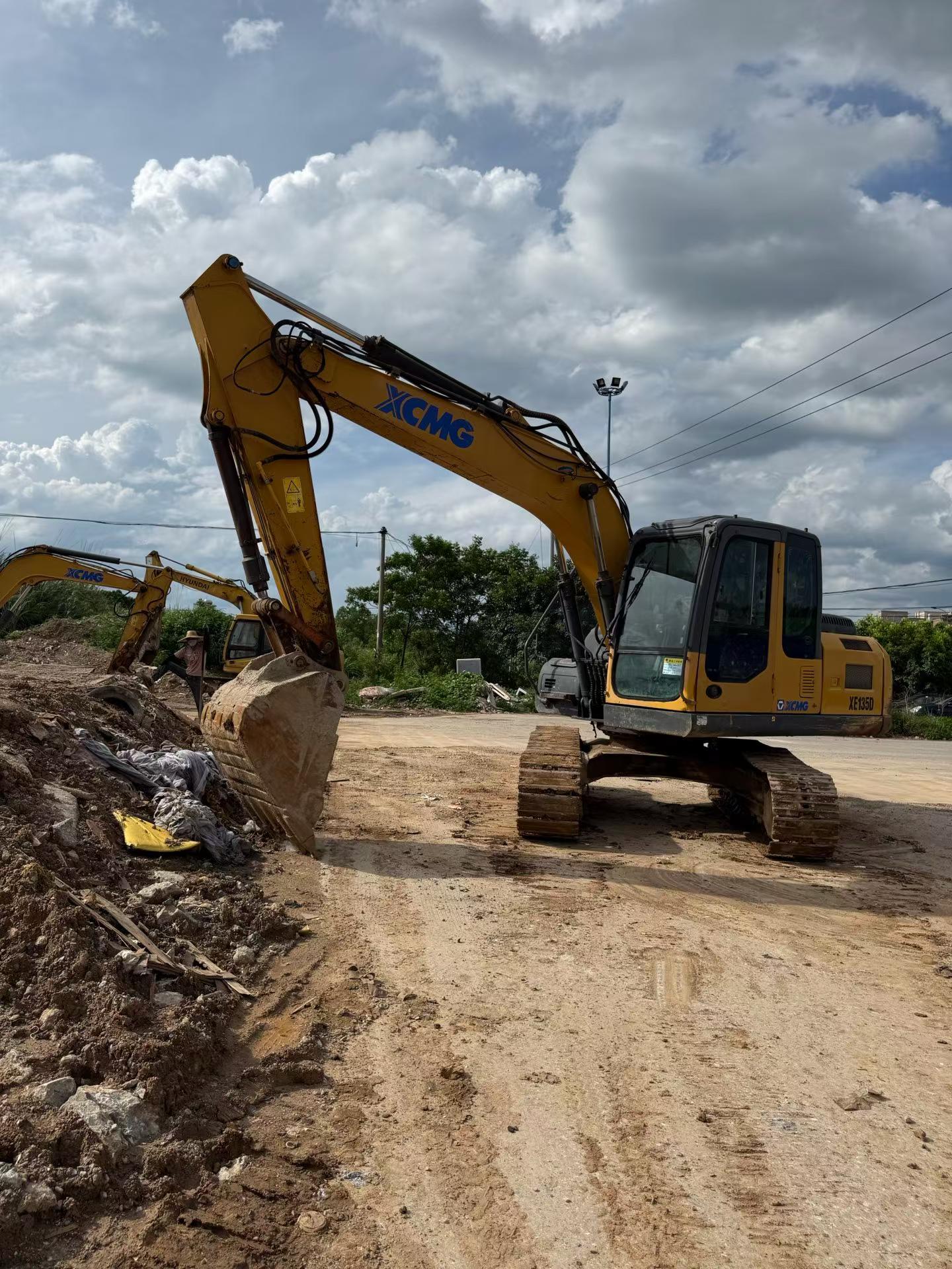 Buy XCMG XE135B Used Excavator / 3 Buy XCMG XE135B Used Excavator / 3
