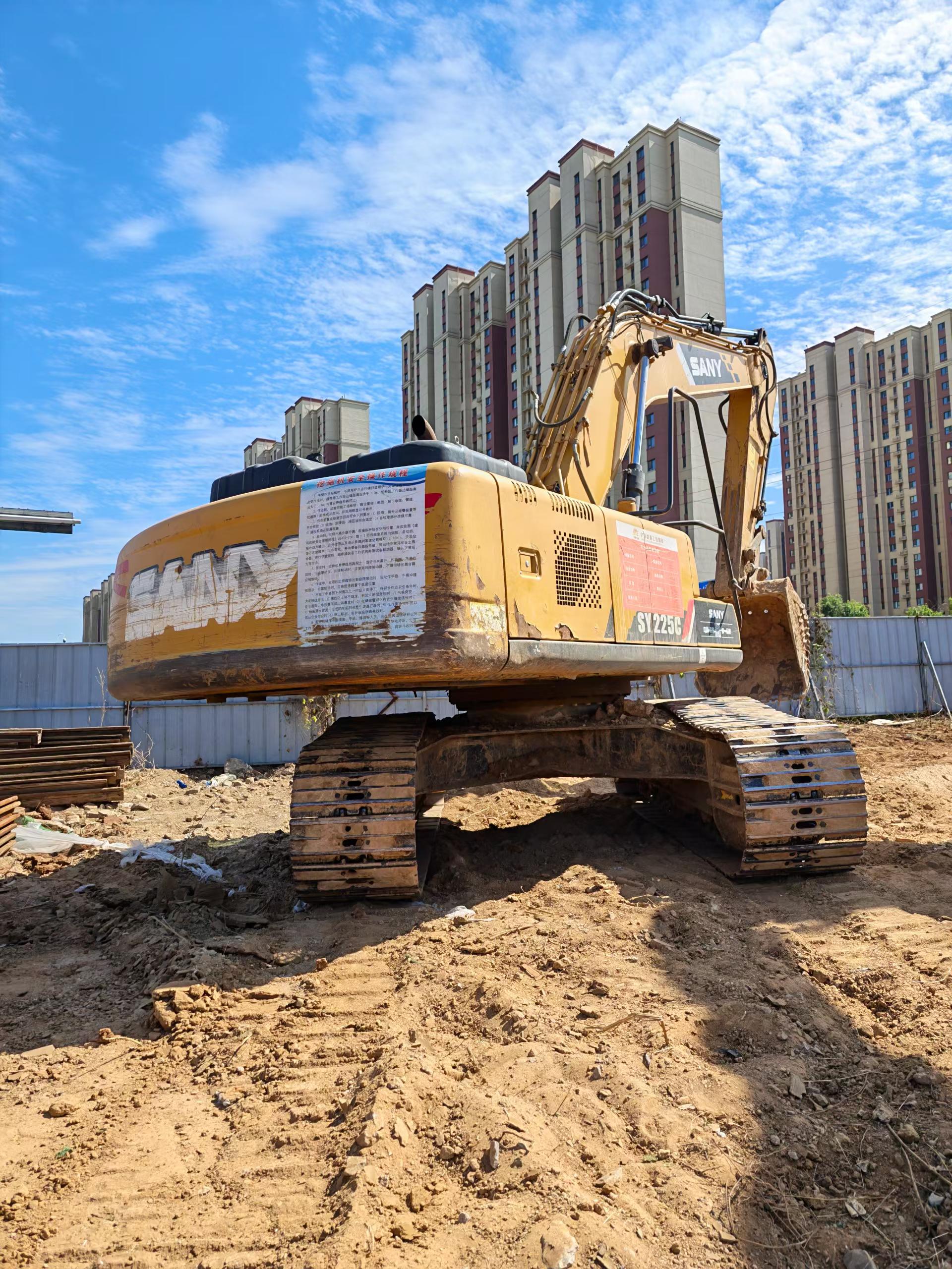 Buy Sany SY200C Used Excavator / 1