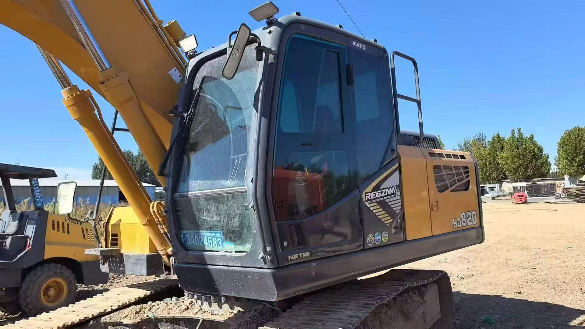 Buy Kato HD820-7 Used Excavator / 1