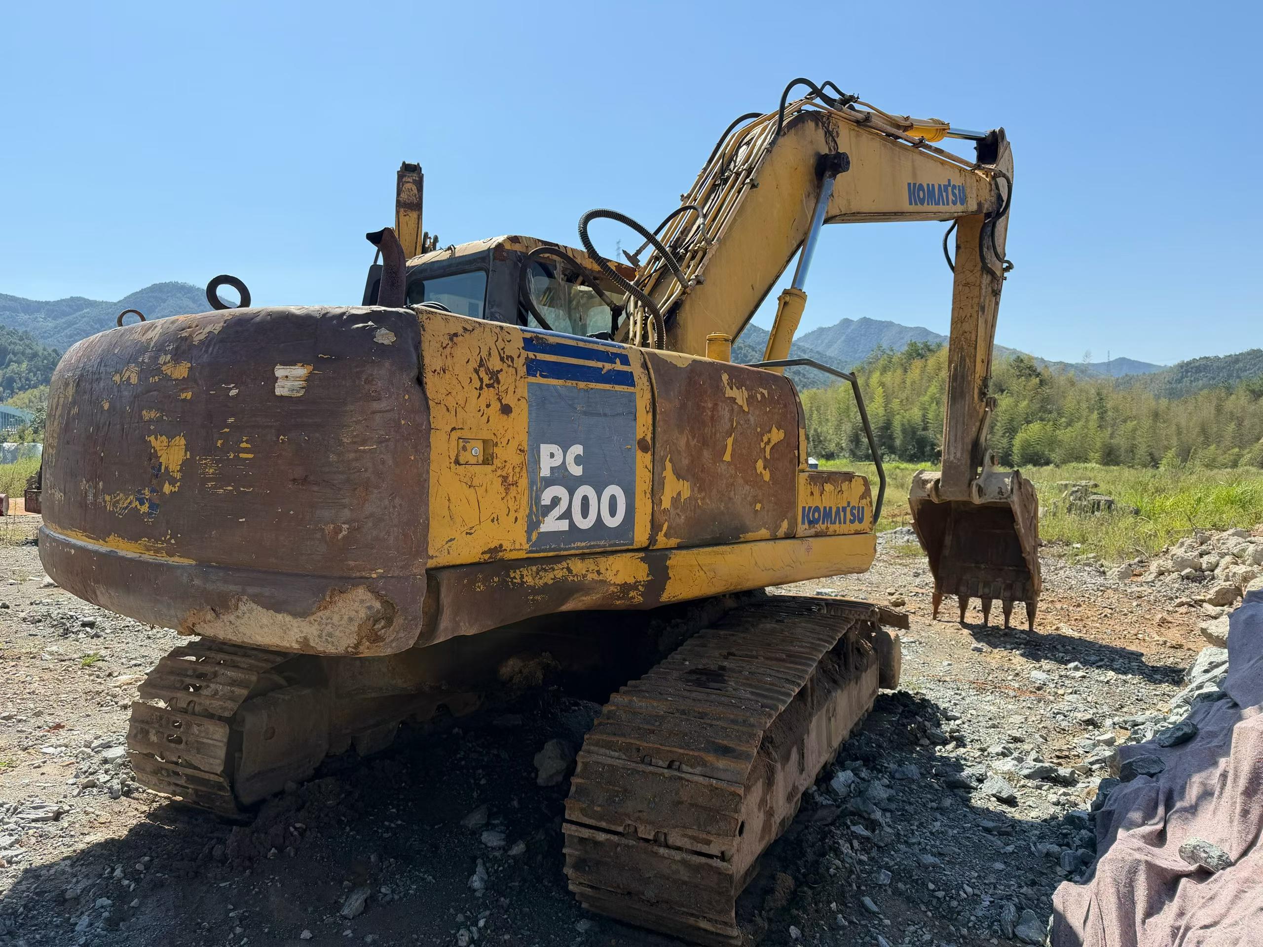 Buy Komatsu PC200-7 Used Excavator / 2 Buy Komatsu PC200-7 Used Excavator / 2