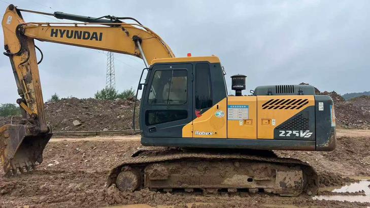 Buy Hyundai R215VS Used Excavator / 1