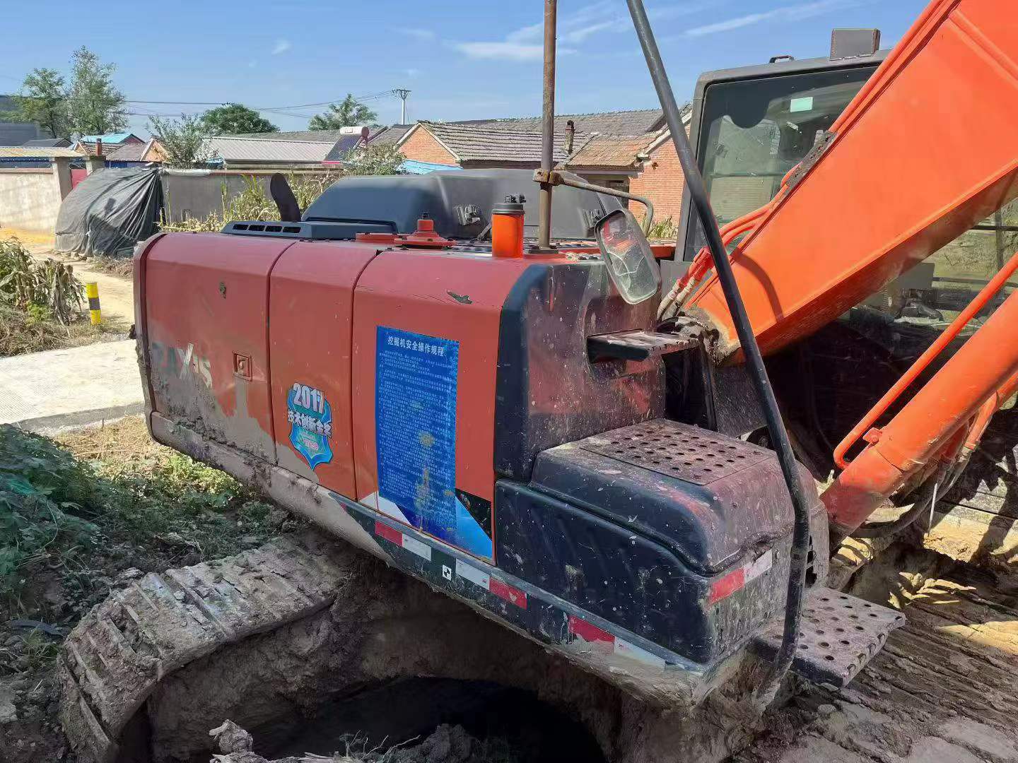 Buy Hitachi EX200-5 Used Excavator / 2
