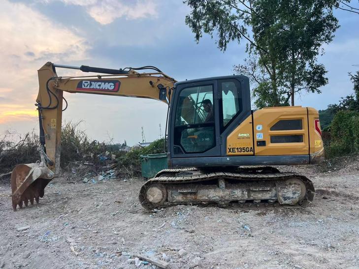Buy XCMG XE135GA Used Excavator / 1