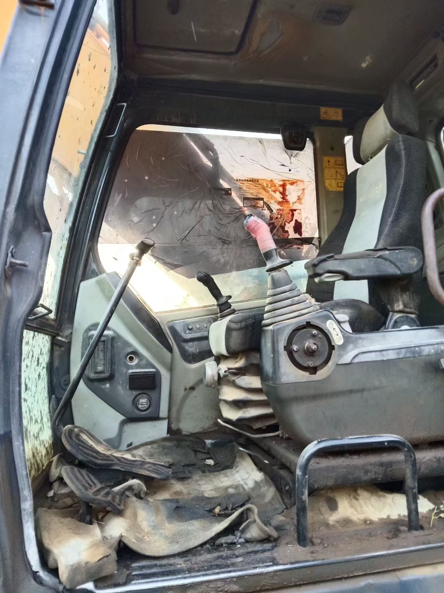 Buy Hyundai R225-7 Used Excavator / 5 Buy Hyundai R225-7 Used Excavator / 5