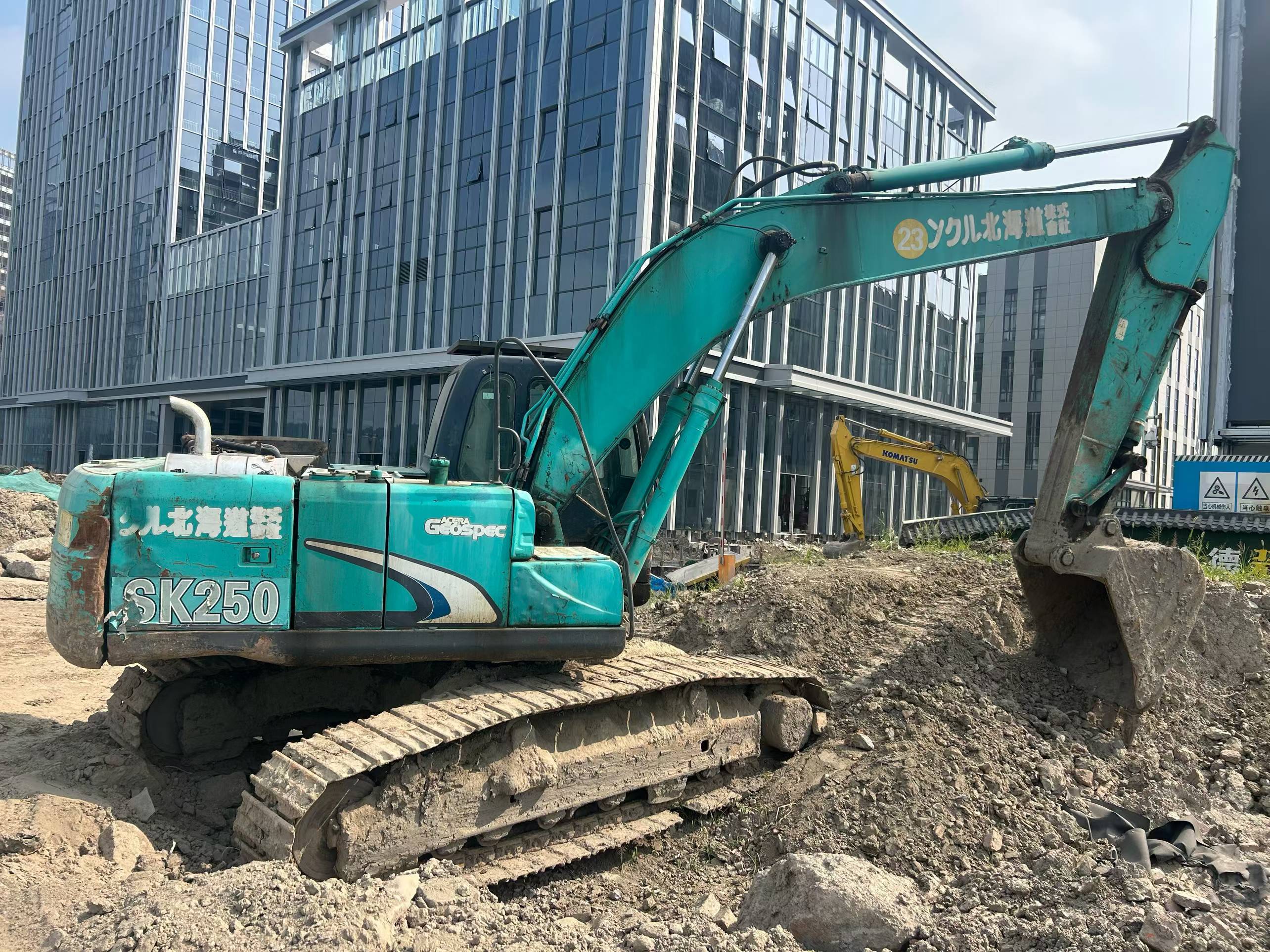 Buy Kobelco SK200-2 Used Excavator / 3 Buy Kobelco SK200-2 Used Excavator / 3