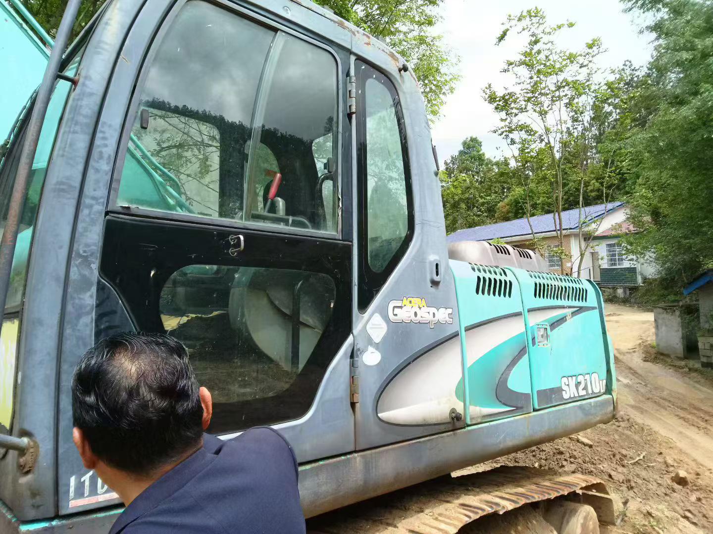 Buy Kobelco SK210 Used Excavator / 3 Buy Kobelco SK210 Used Excavator / 3