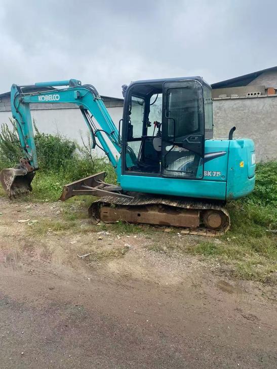 Buy Kobelco SK60 Used Excavator / 1