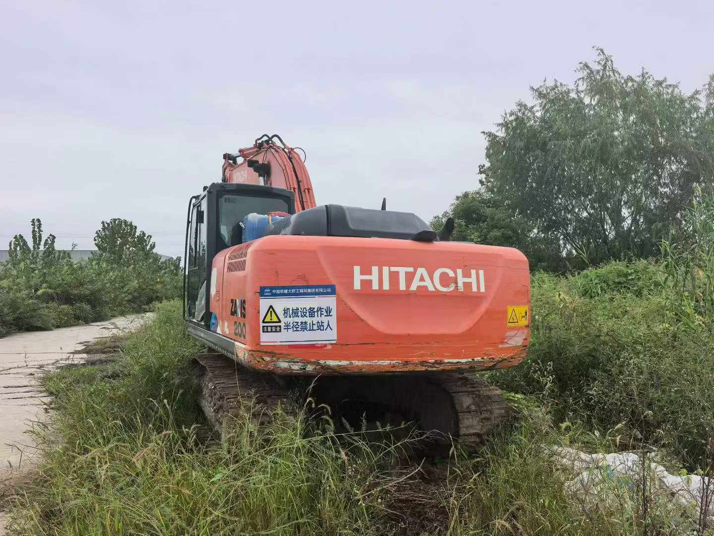 Buy Hitachi ZX200-5A Used Excavator / 2 Buy Hitachi ZX200-5A Used Excavator / 2