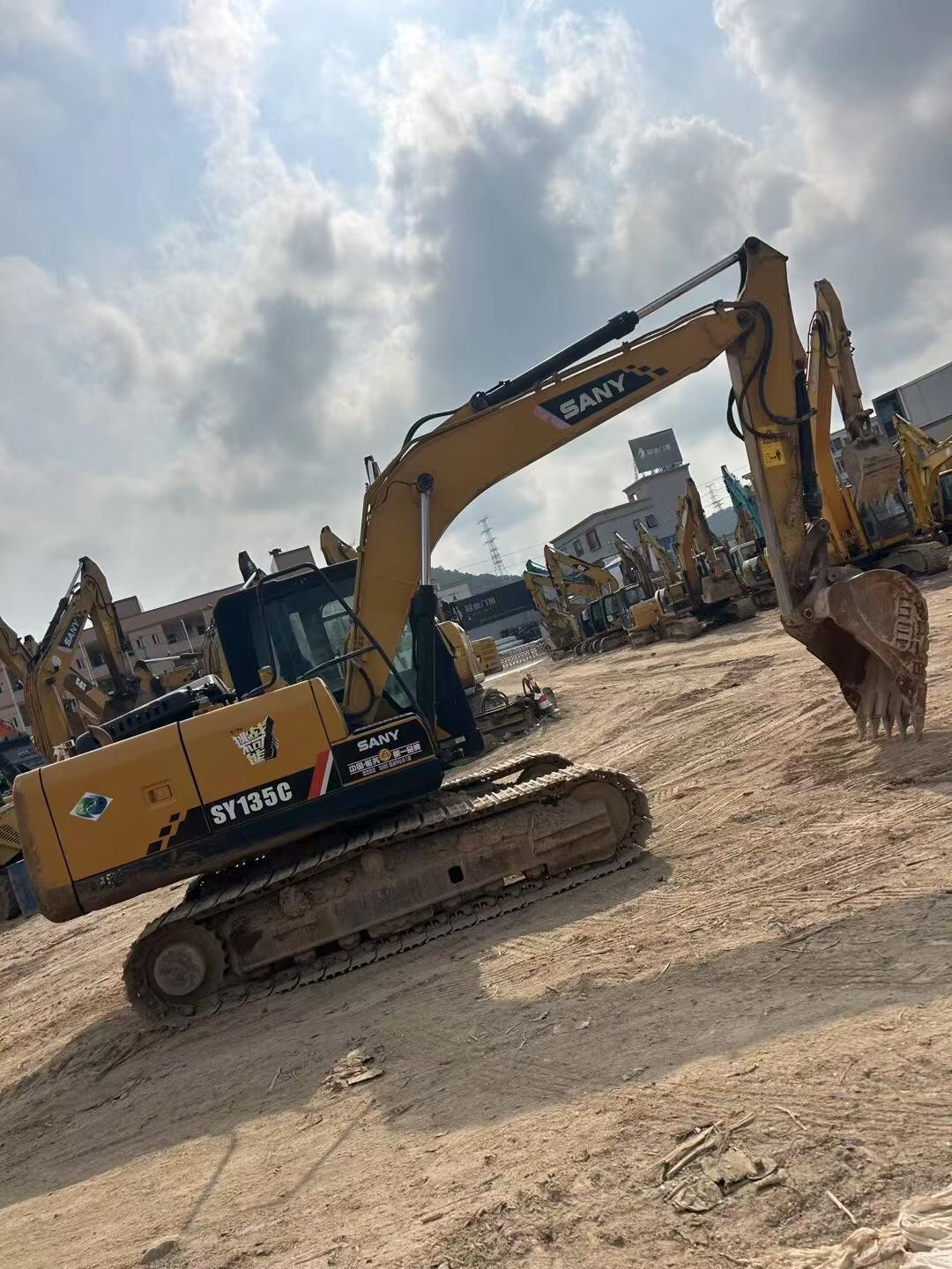 Buy Sany SY135C Used Excavator / 2