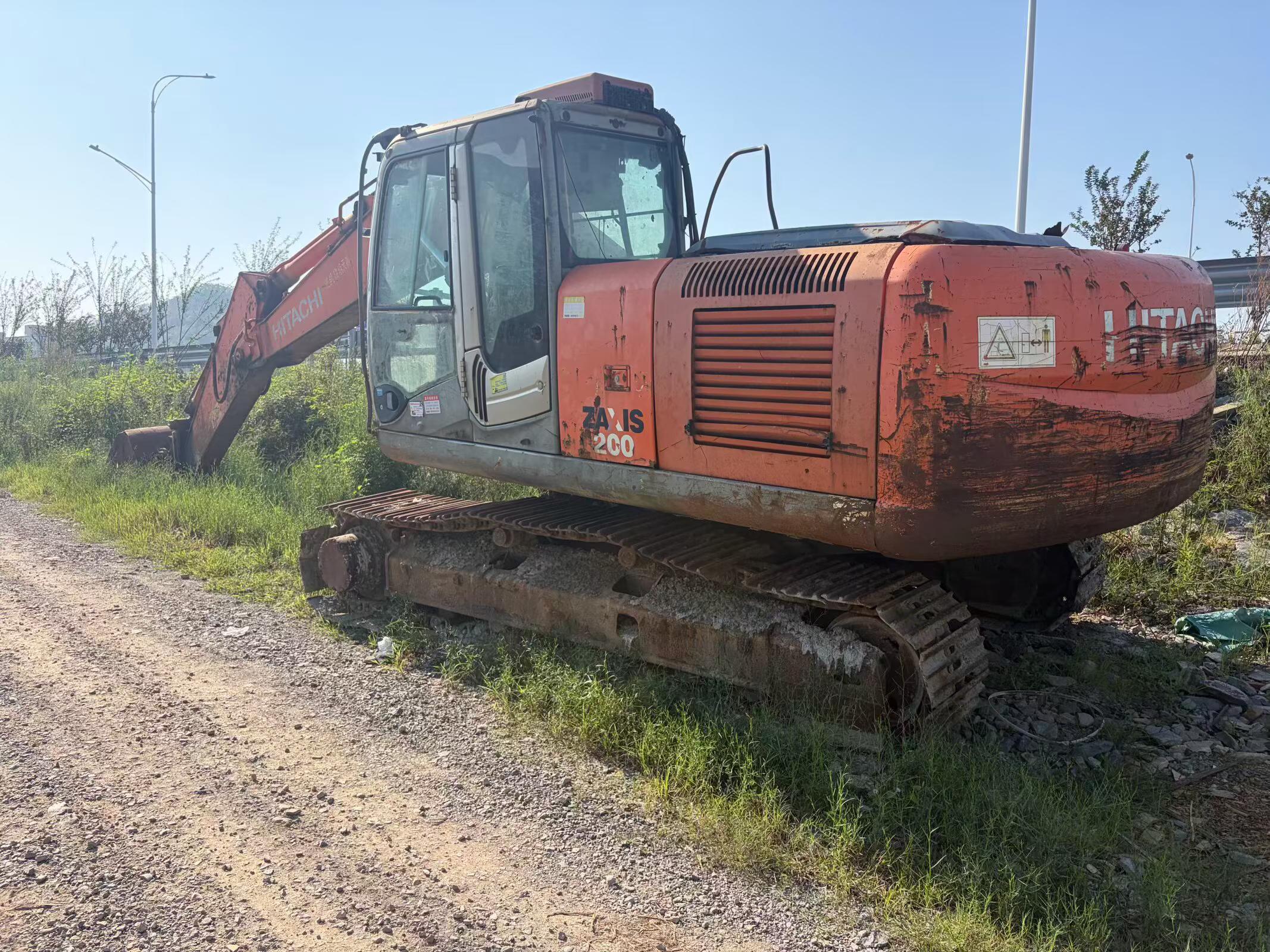Buy Hitachi EX200-3 Used Excavator / 1