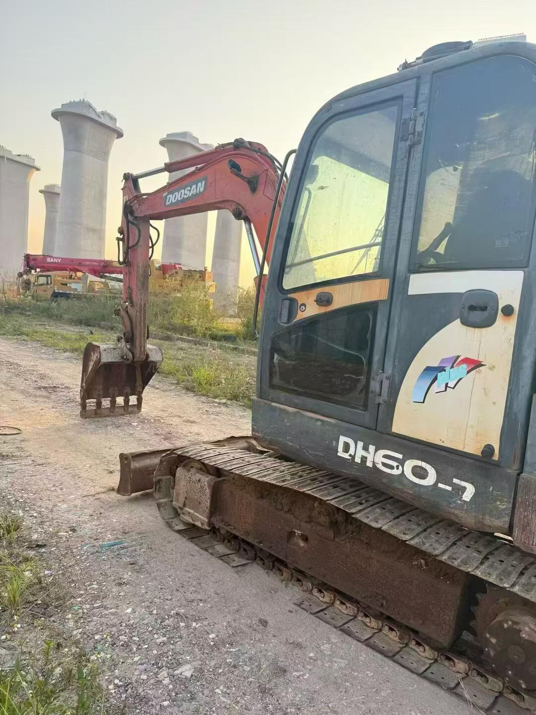 Buy Doosan DH60-7 Used Excavator / 3 Buy Doosan DH60-7 Used Excavator / 3