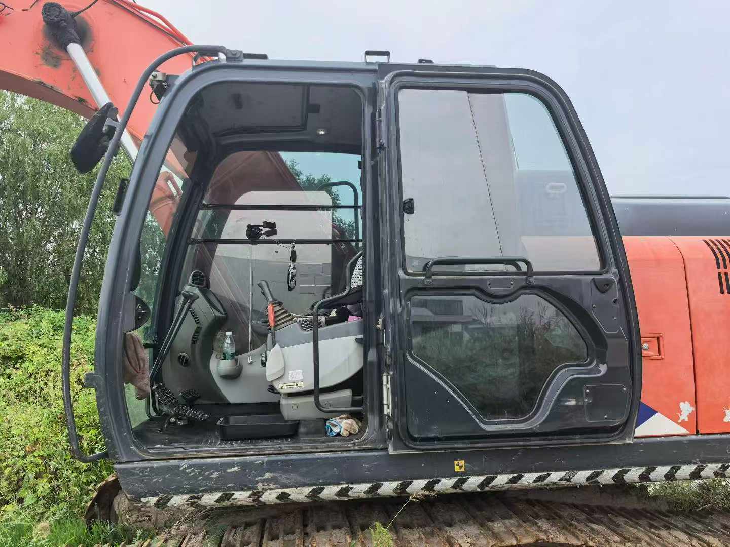 Buy Hitachi ZX200-5A Used Excavator / 8 Buy Hitachi ZX200-5A Used Excavator / 8