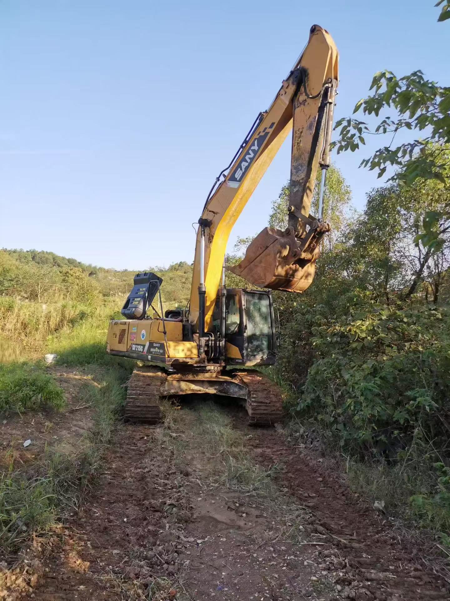 Buy Sany SY215C-8 Used Excavator / 3 Buy Sany SY215C-8 Used Excavator / 3