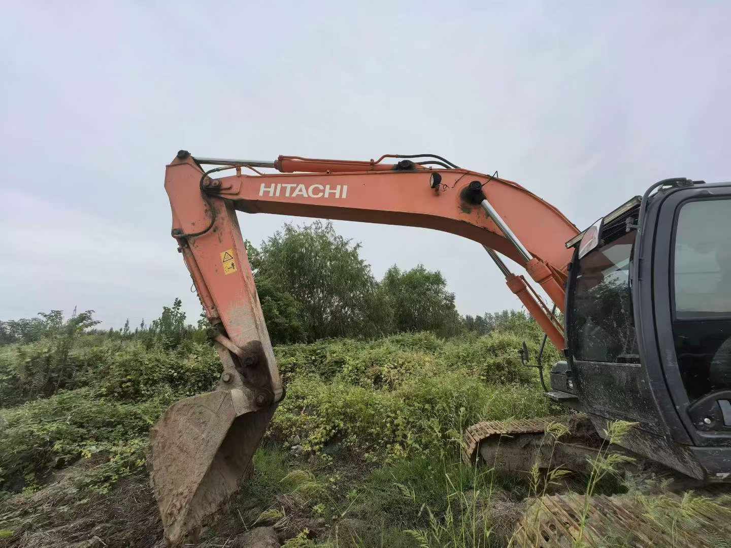 Buy Hitachi ZX200-5A Used Excavator / 6 Buy Hitachi ZX200-5A Used Excavator / 6