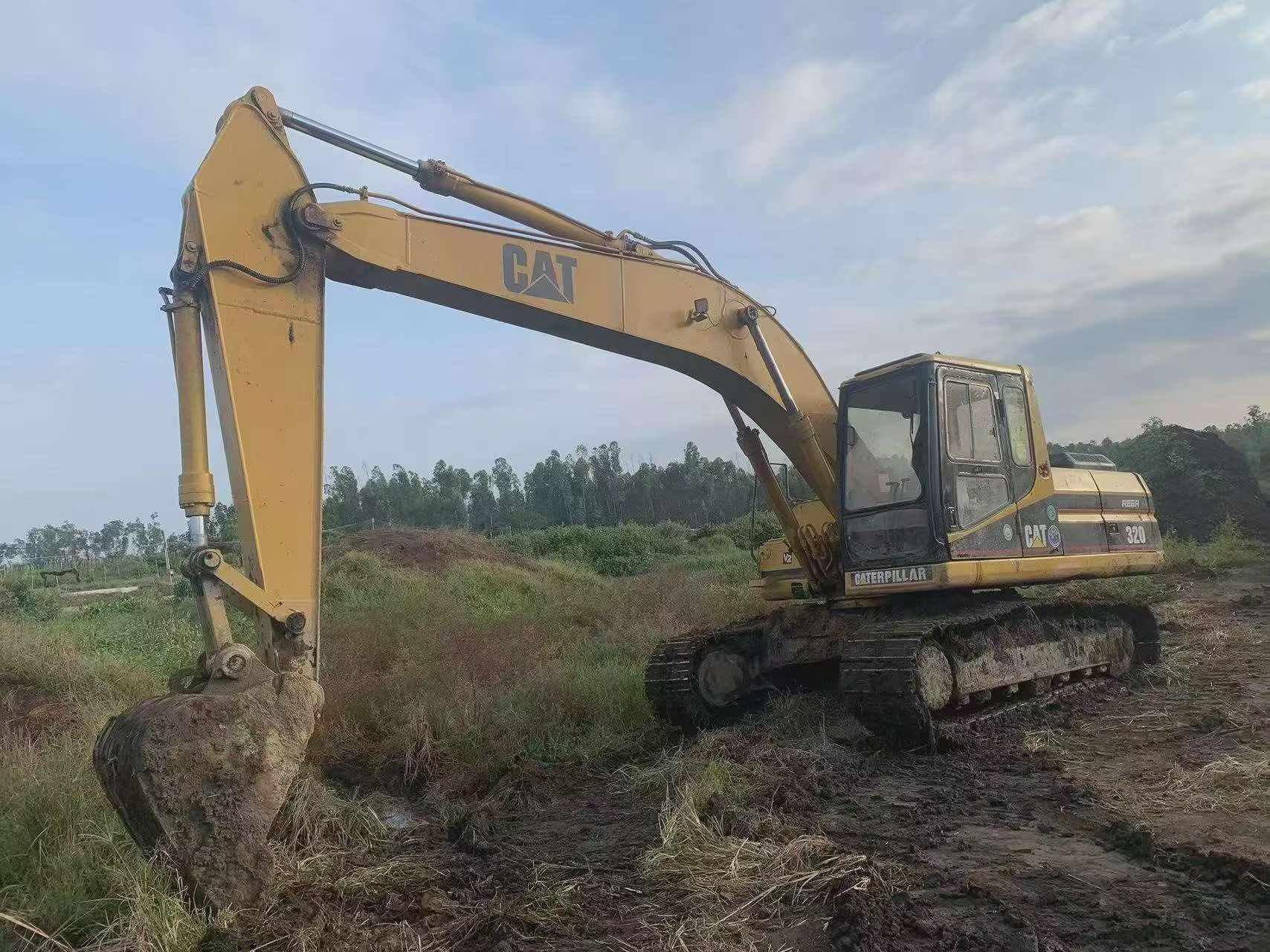 Buy Caterpillar 320V2 Used Excavator / 3 Buy Caterpillar 320V2 Used Excavator / 3