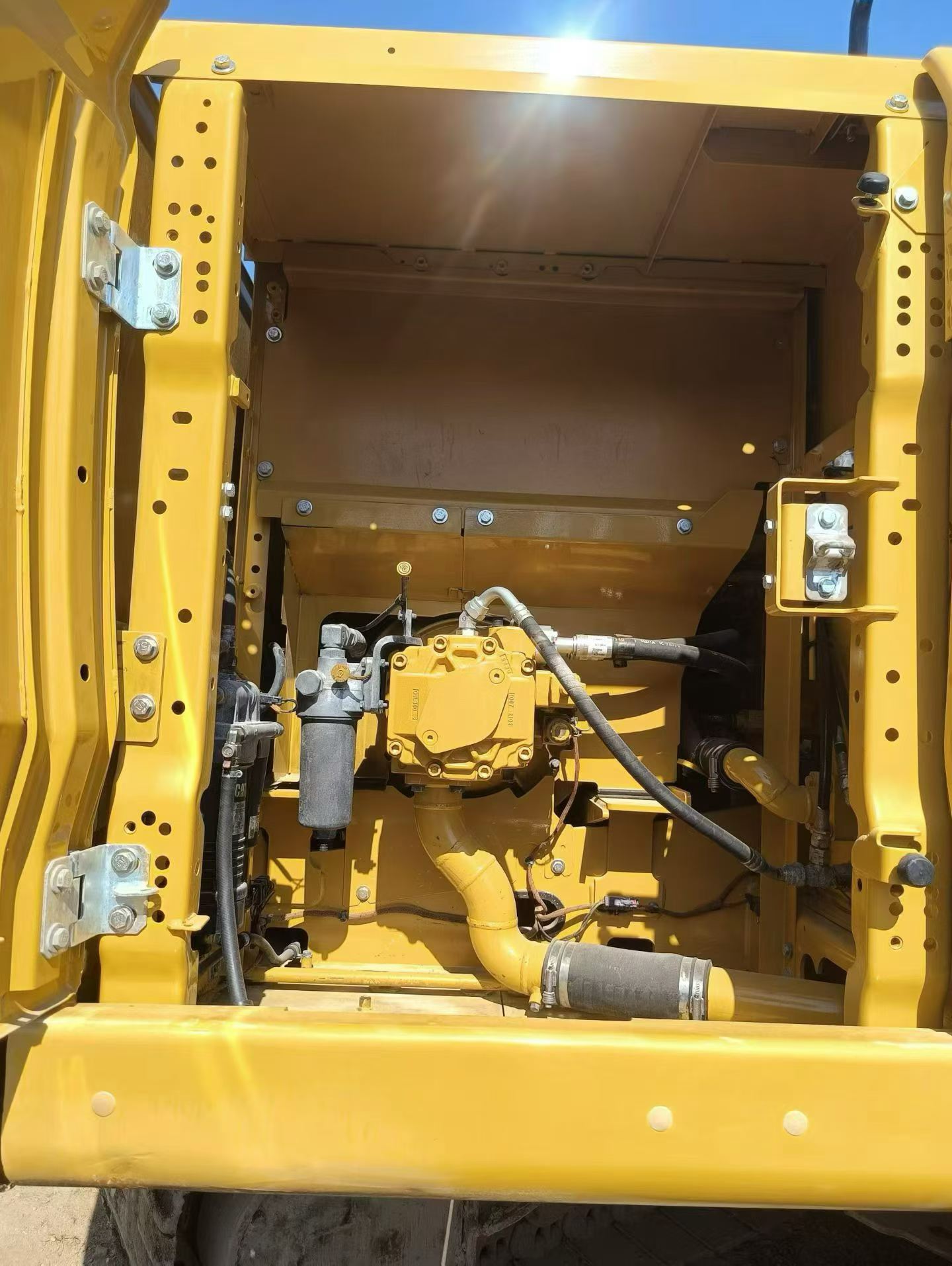 Buy Caterpillar 323 Used Excavator / 9 Buy Caterpillar 323 Used Excavator / 9