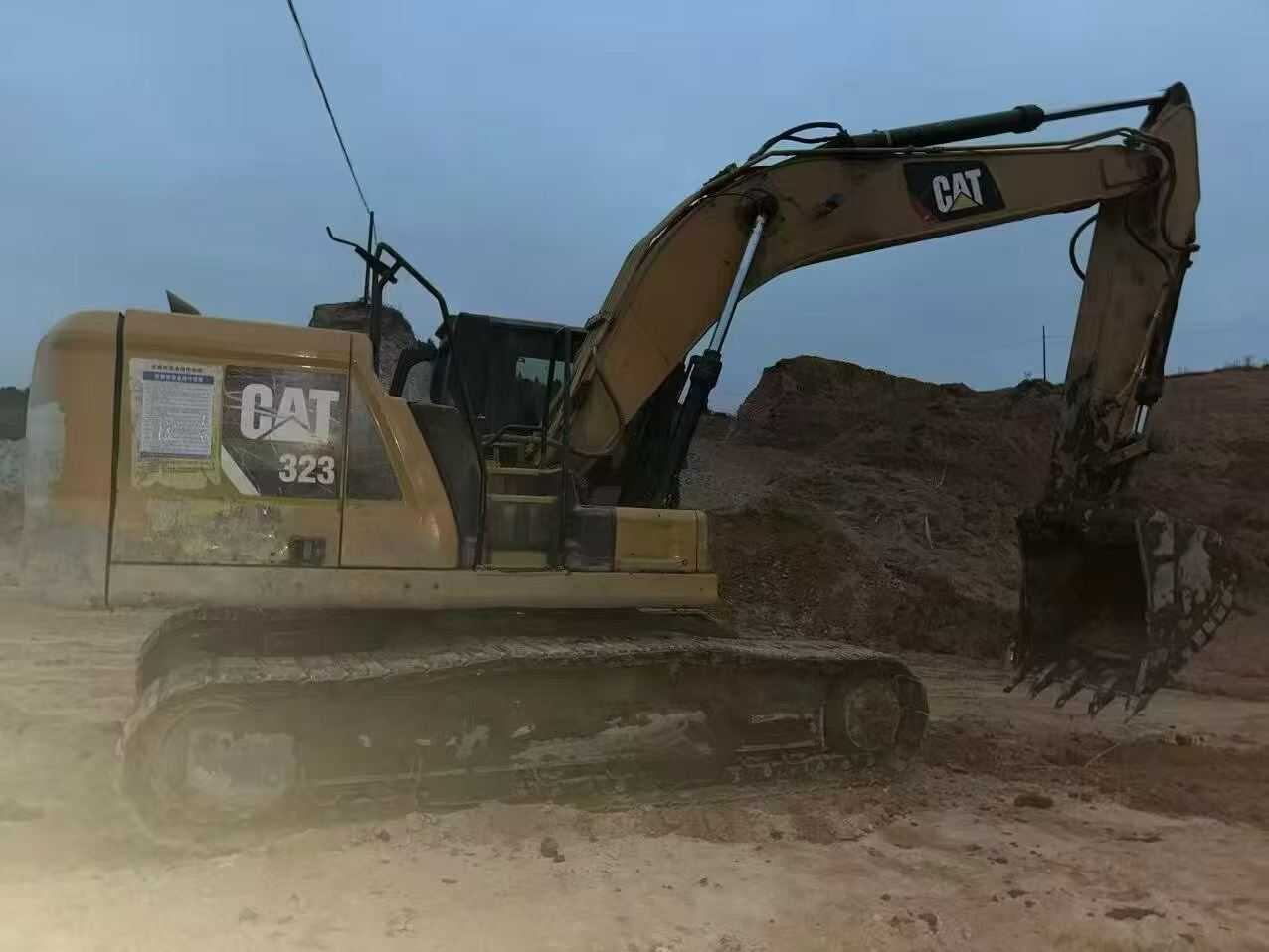 Buy Caterpillar 323 Used Excavator / 5