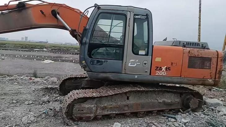 Buy Hitachi ZX200-3G Used Excavator / 1
