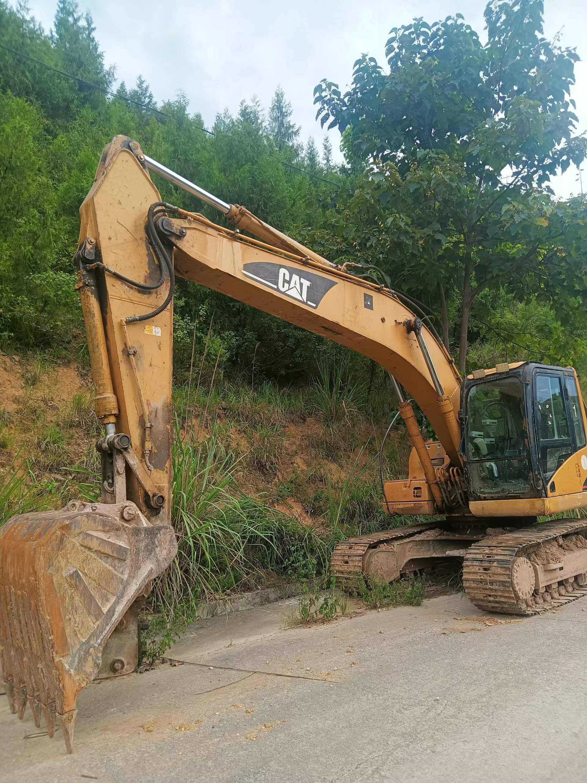 Buy Caterpillar 320A Used Excavator / 1