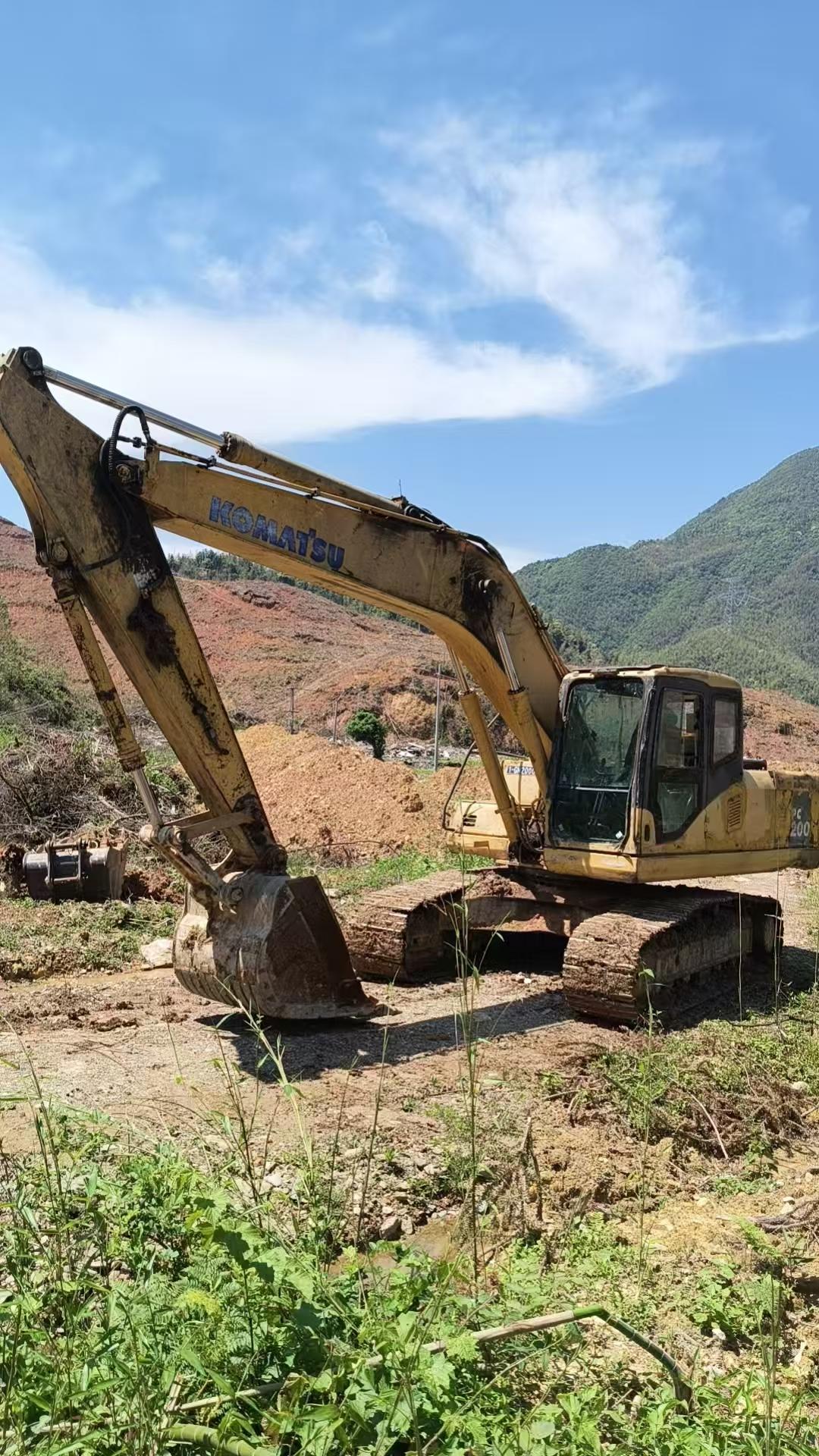 Buy Komatsu PC200-7 Used Excavator / 3 Buy Komatsu PC200-7 Used Excavator / 3