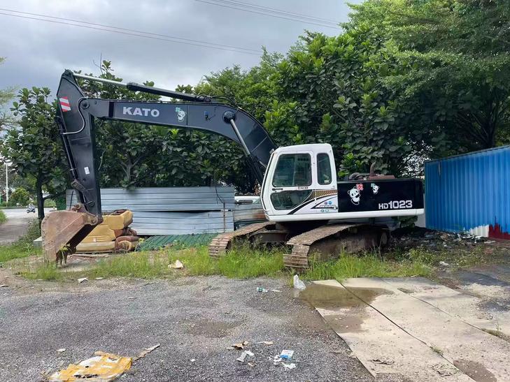 Buy Kato HD1023-LC Used Excavator / 1