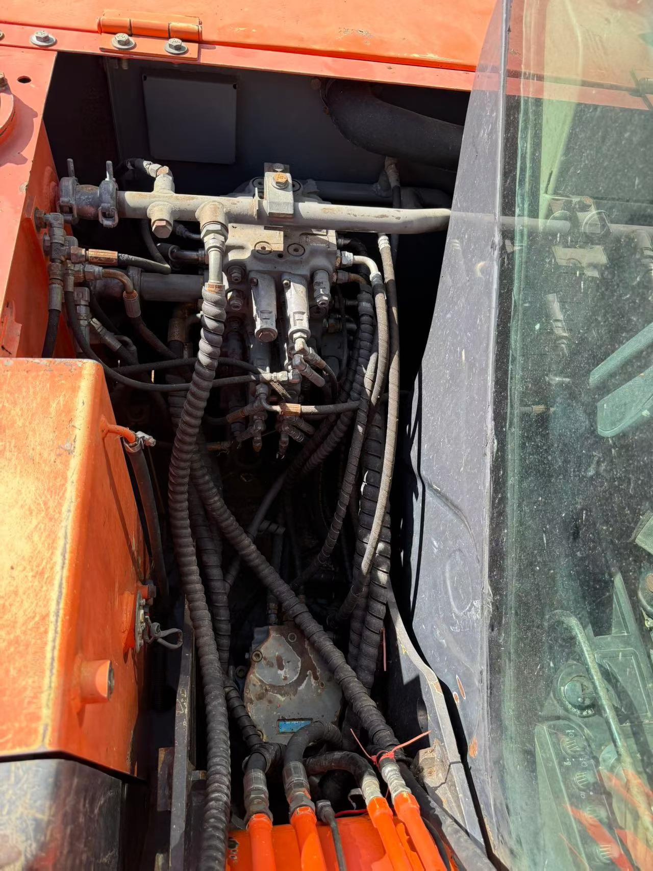 Buy Hitachi EX60-5 Used Excavator / 2