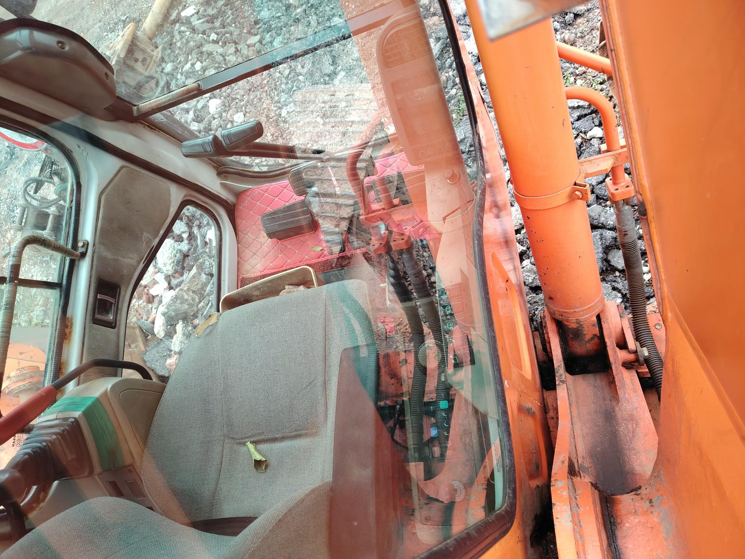 Buy Doosan DH215-7 Used Excavator / 4 Buy Doosan DH215-7 Used Excavator / 4
