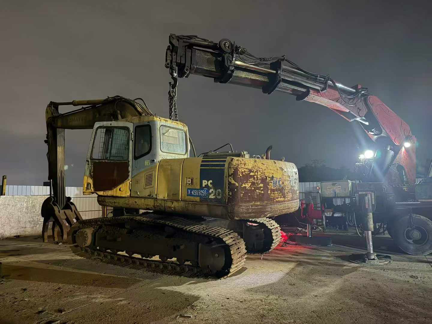 Buy Komatsu PC200-7 Used Excavator / 2 Buy Komatsu PC200-7 Used Excavator / 2