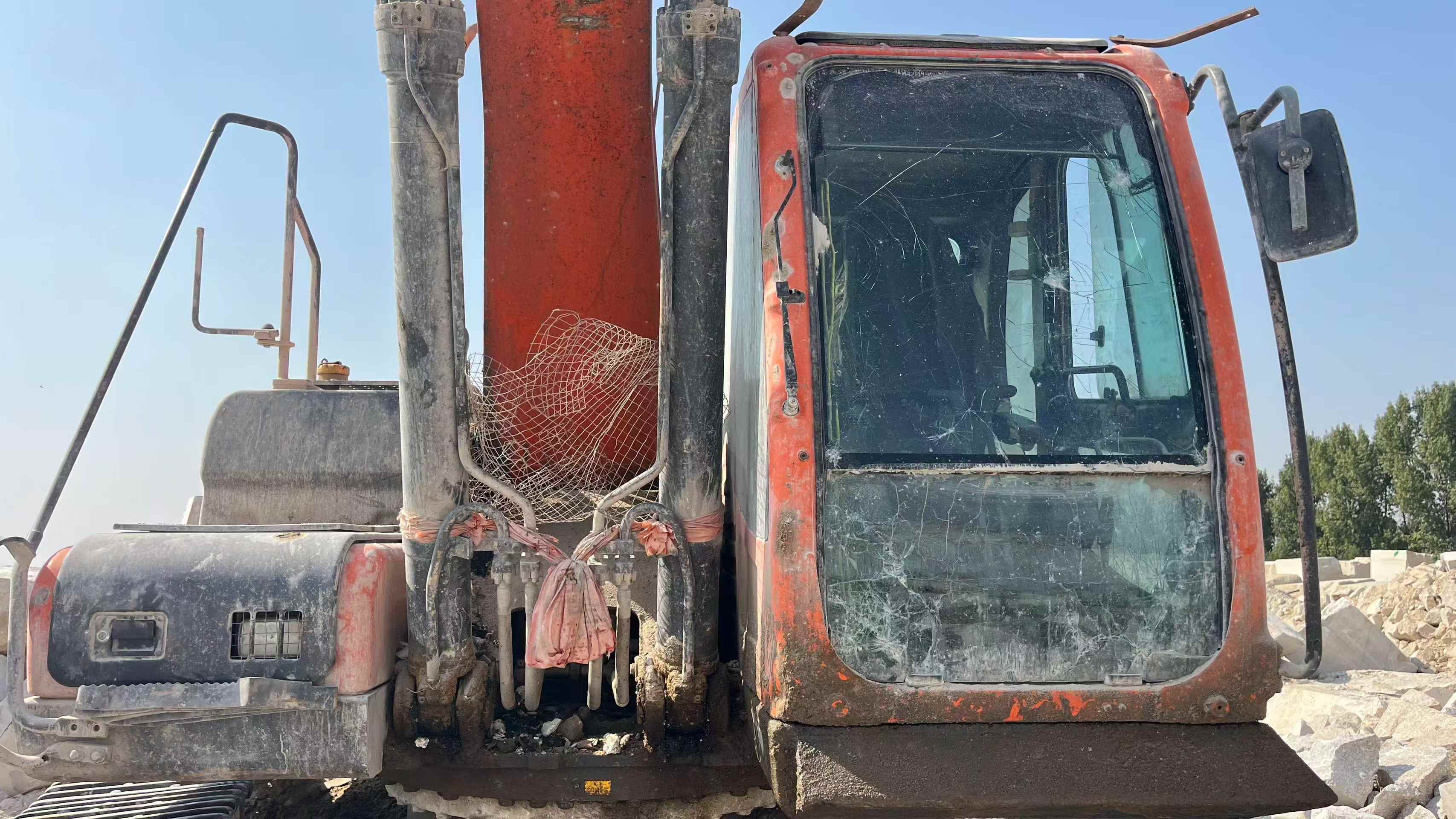 Buy Doosan DX260LC Used Excavator / 4