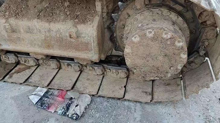 Buy Hitachi EX200-3 Used Excavator / 1