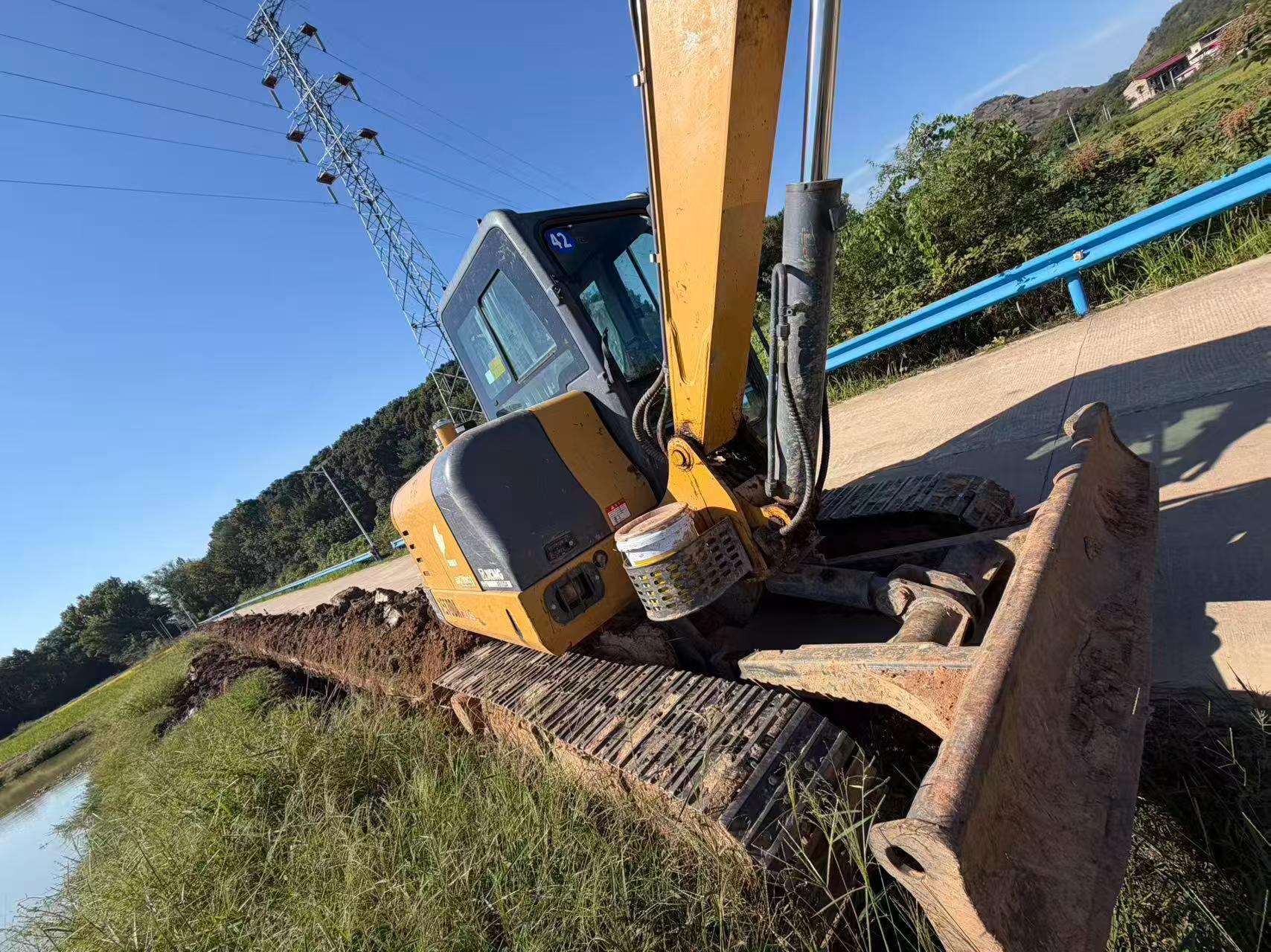 Buy XCMG XE60 Used Excavator / 1