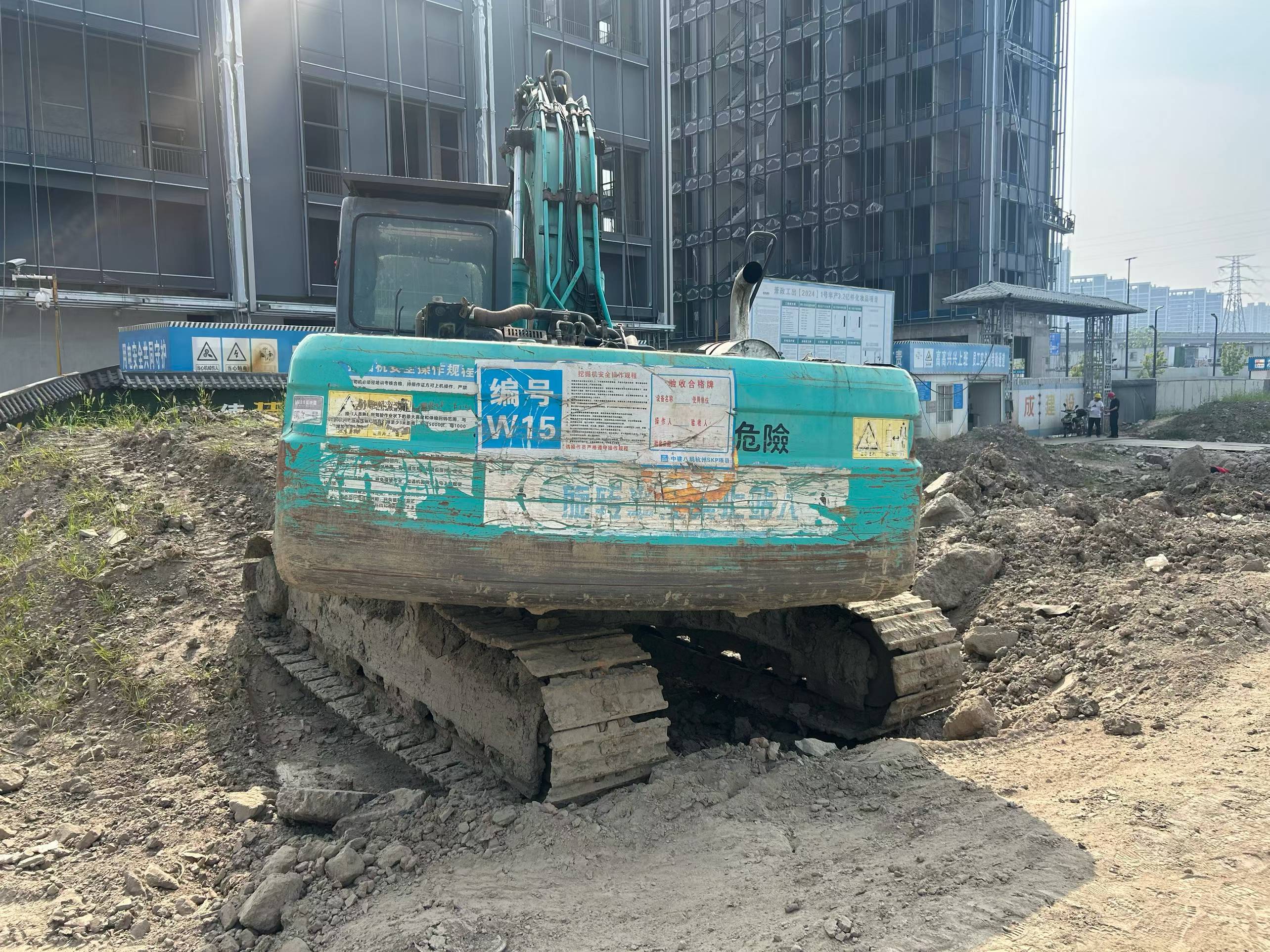 Buy Kobelco SK200-2 Used Excavator / 2 Buy Kobelco SK200-2 Used Excavator / 2