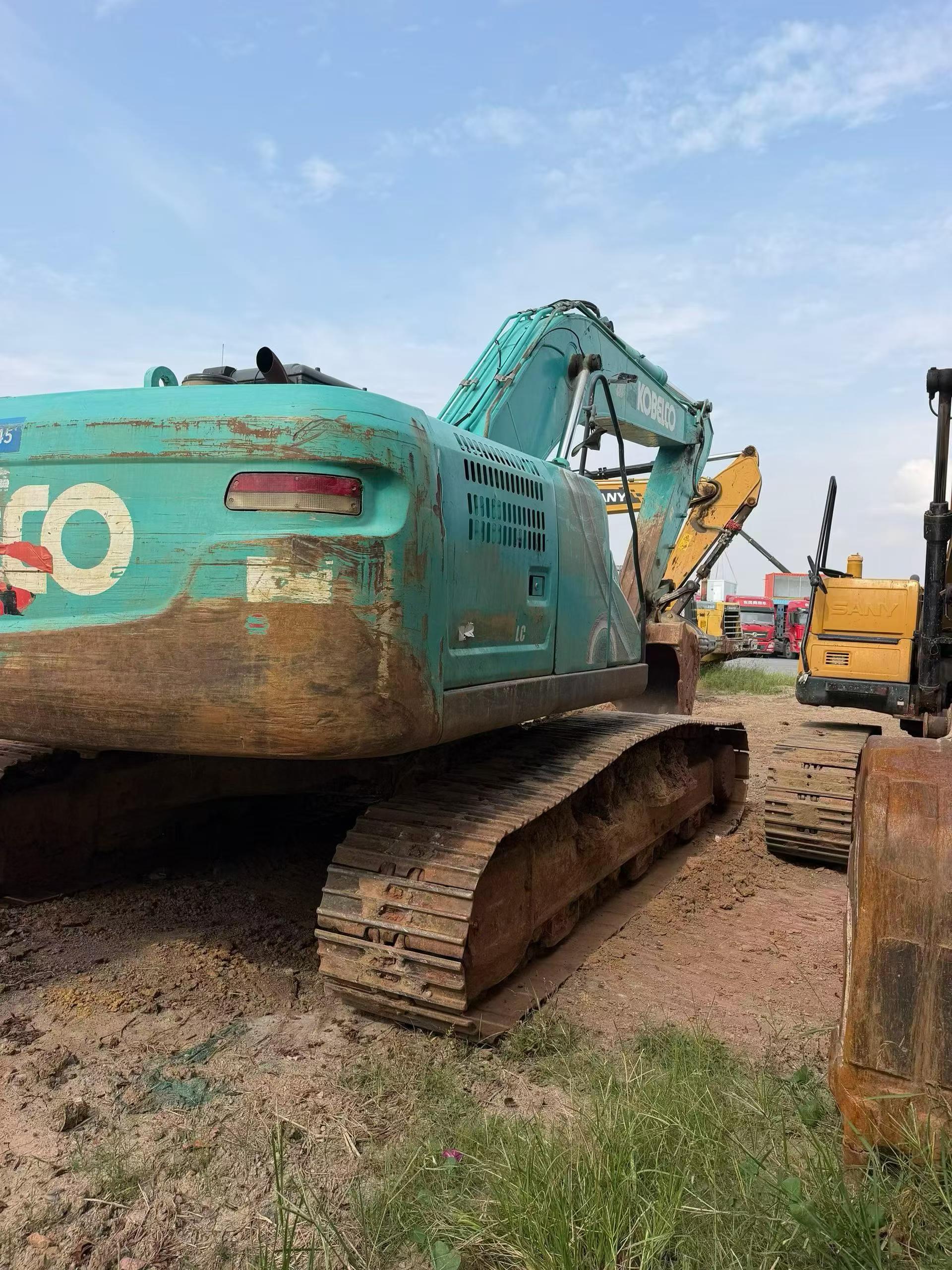 Buy Kobelco SK260LC-8 Used Excavator / 1
