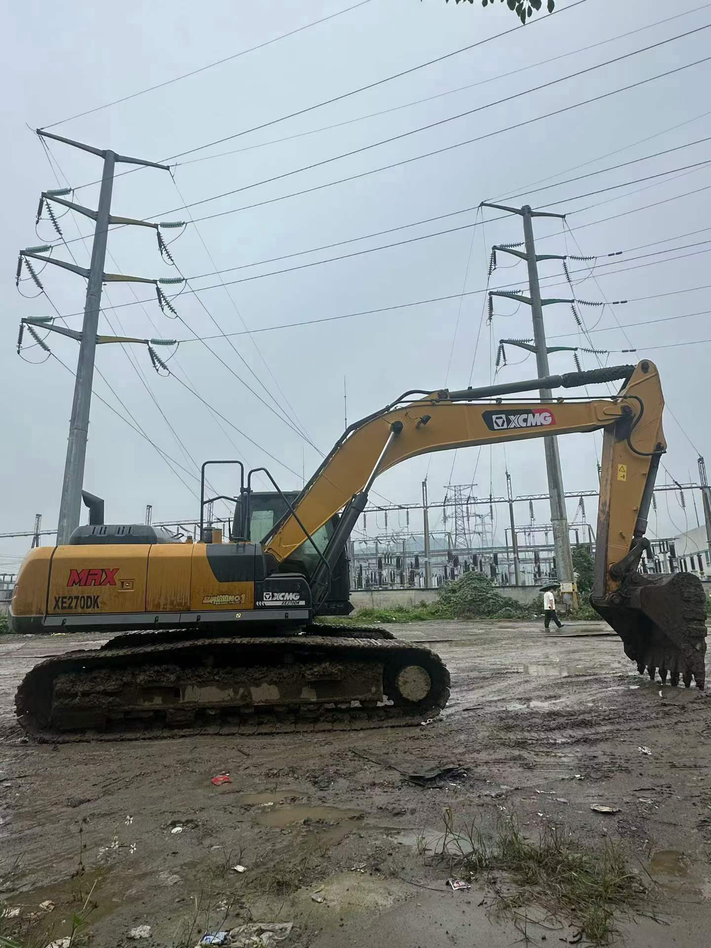 Buy XCMG XE270DK Used Excavator / 2 Buy XCMG XE270DK Used Excavator / 2