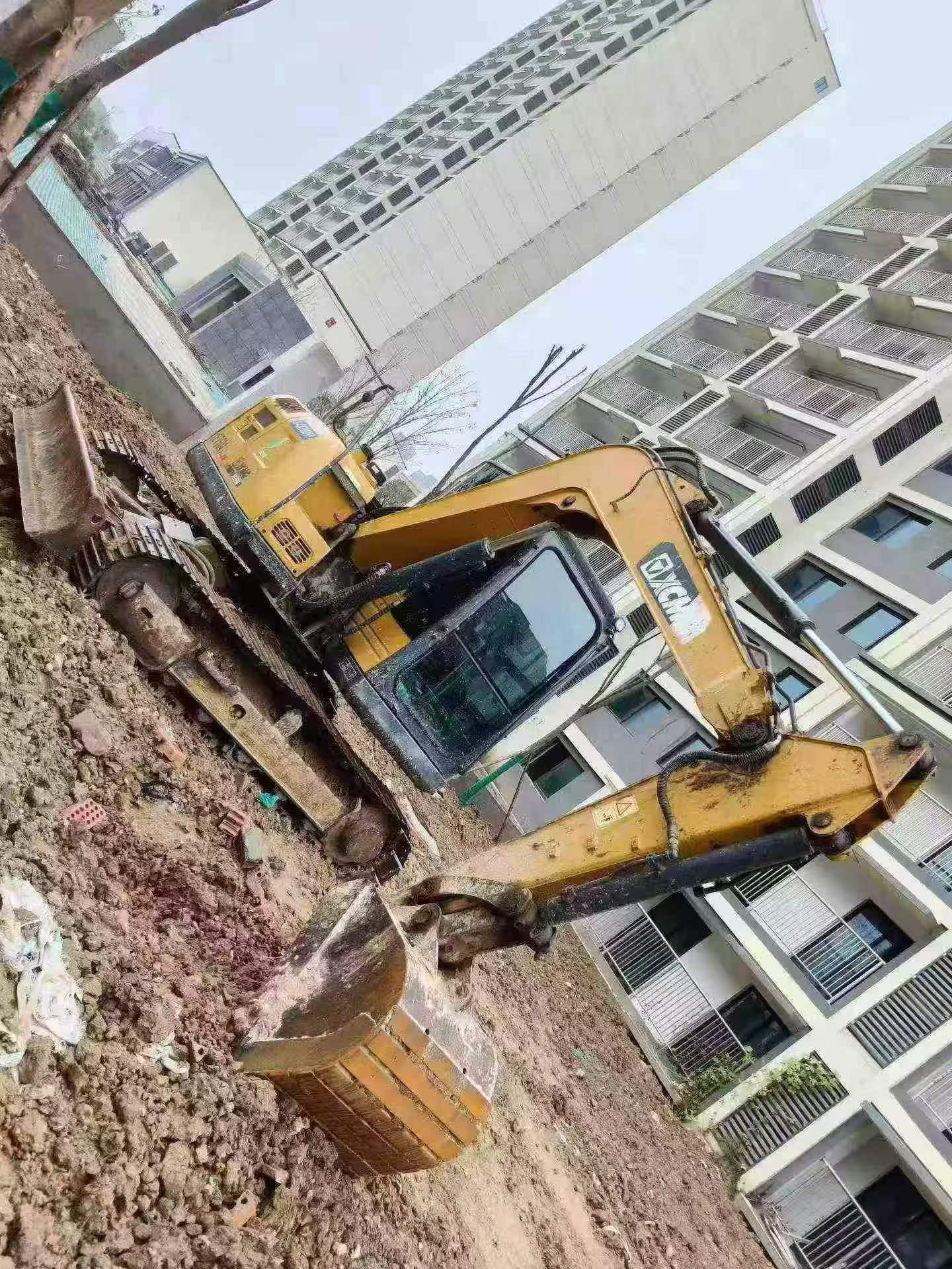 Buy XCMG XE75C Used Excavator / 1