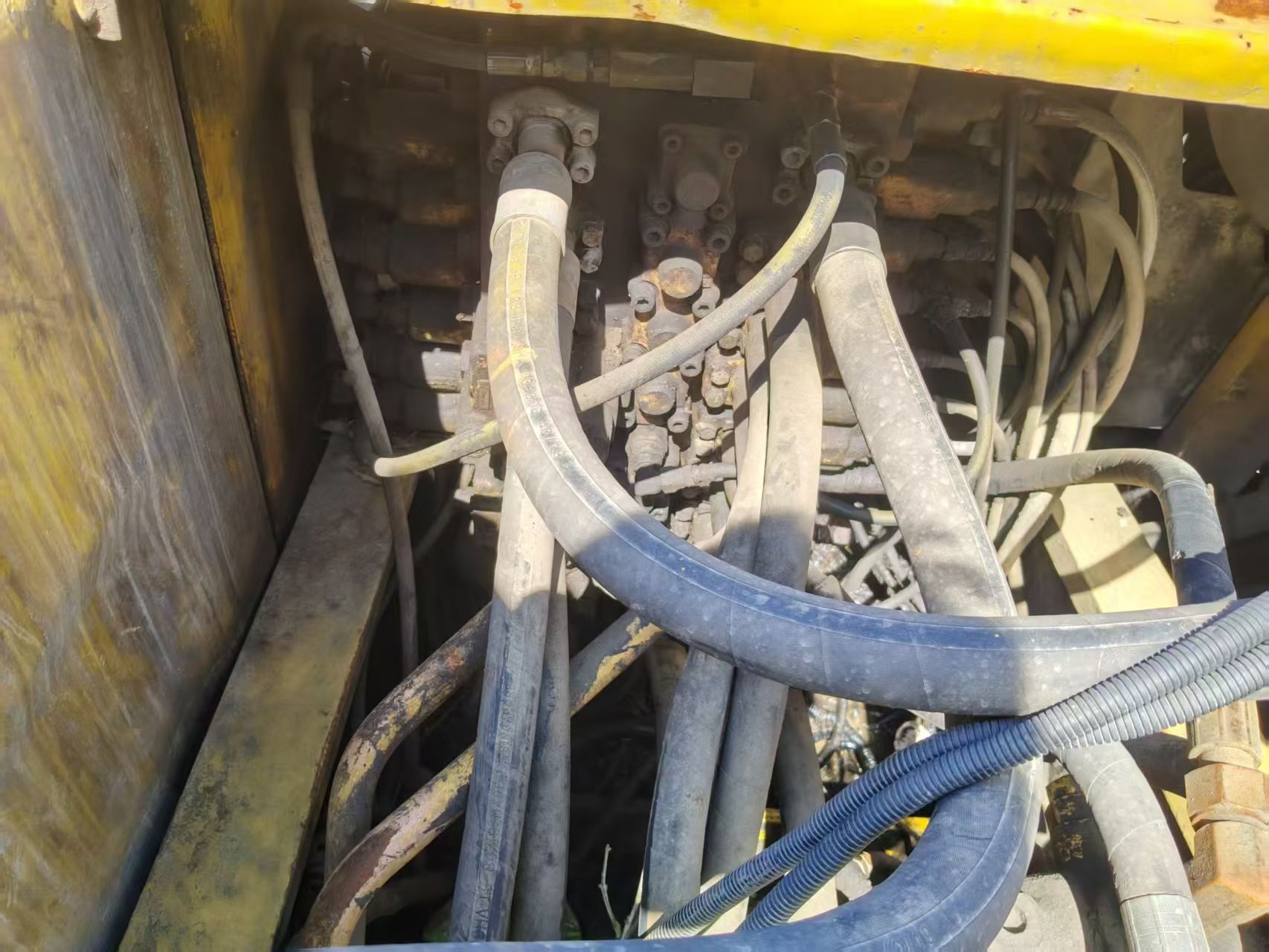 Buy Komatsu PC220 Used Excavator / 4