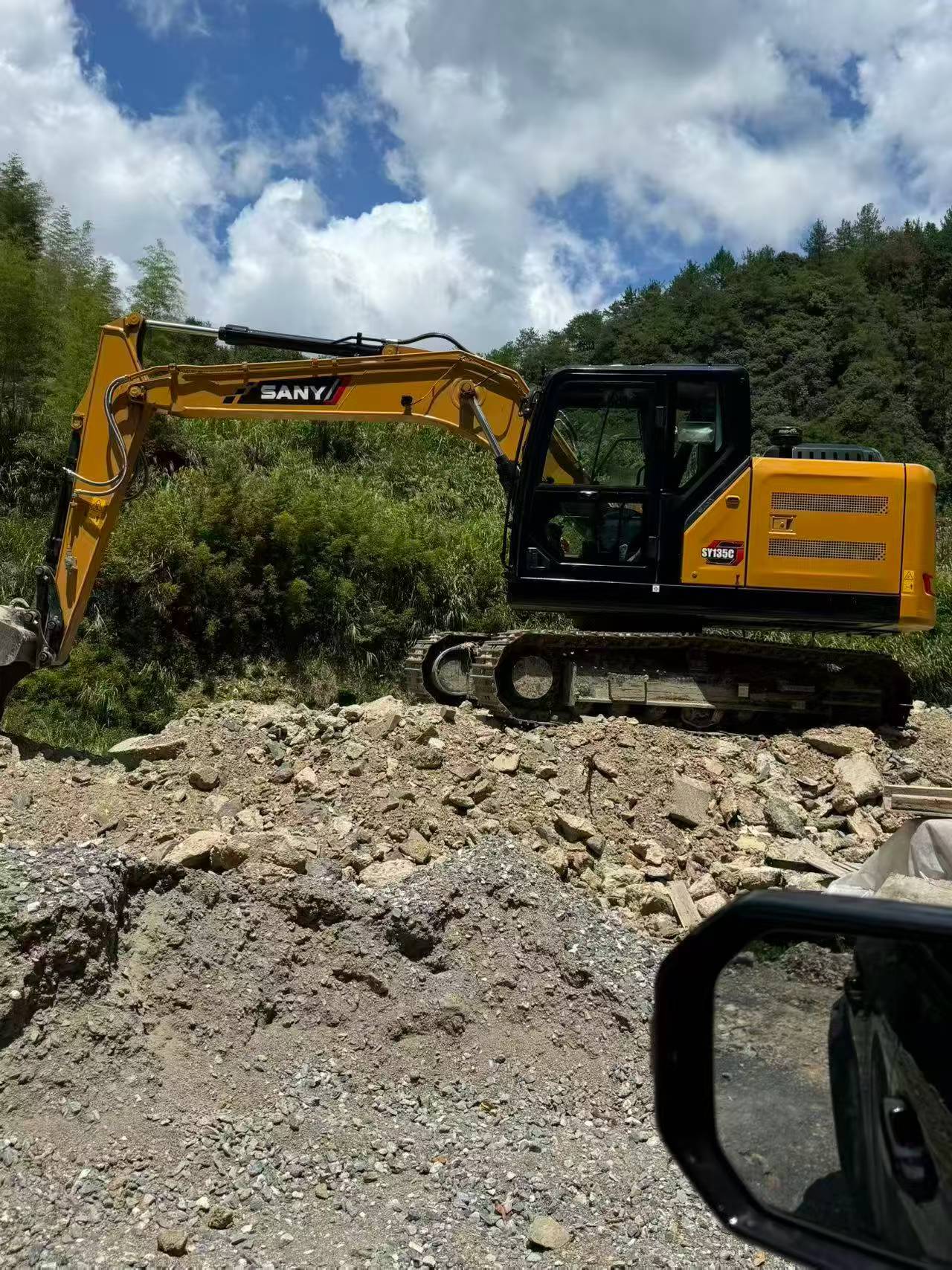 Buy Sany SY135 Used Excavator / 1
