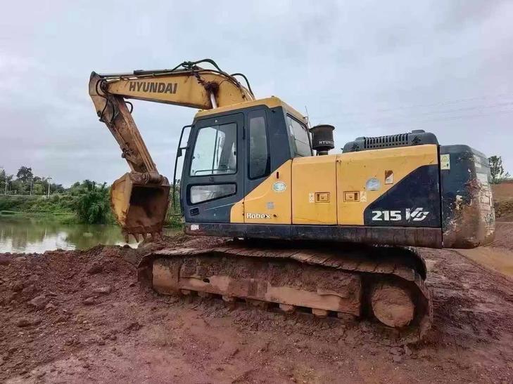 Buy Hyundai R215VS Used Excavator / 1