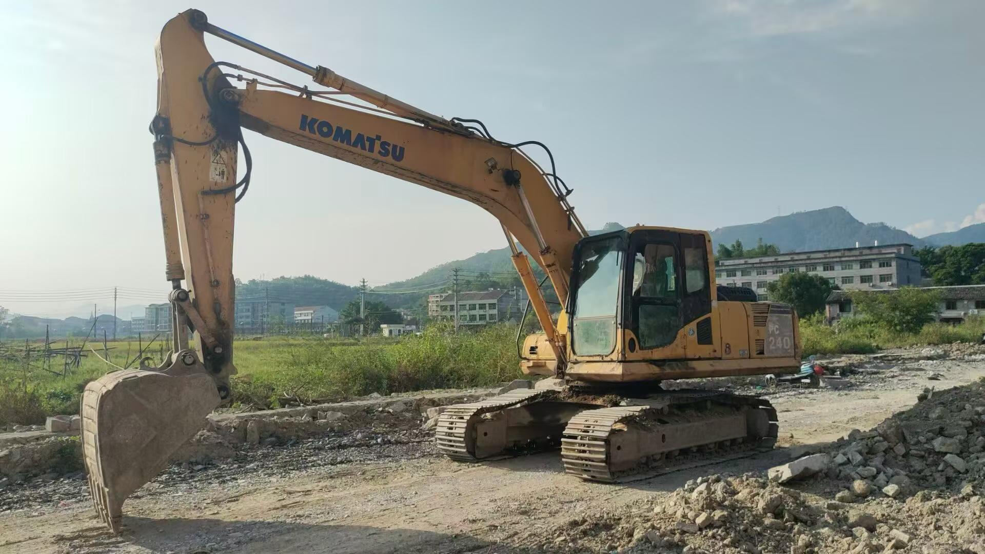 Buy Komatsu PC200-8 Used Excavator / 2 Buy Komatsu PC200-8 Used Excavator / 2