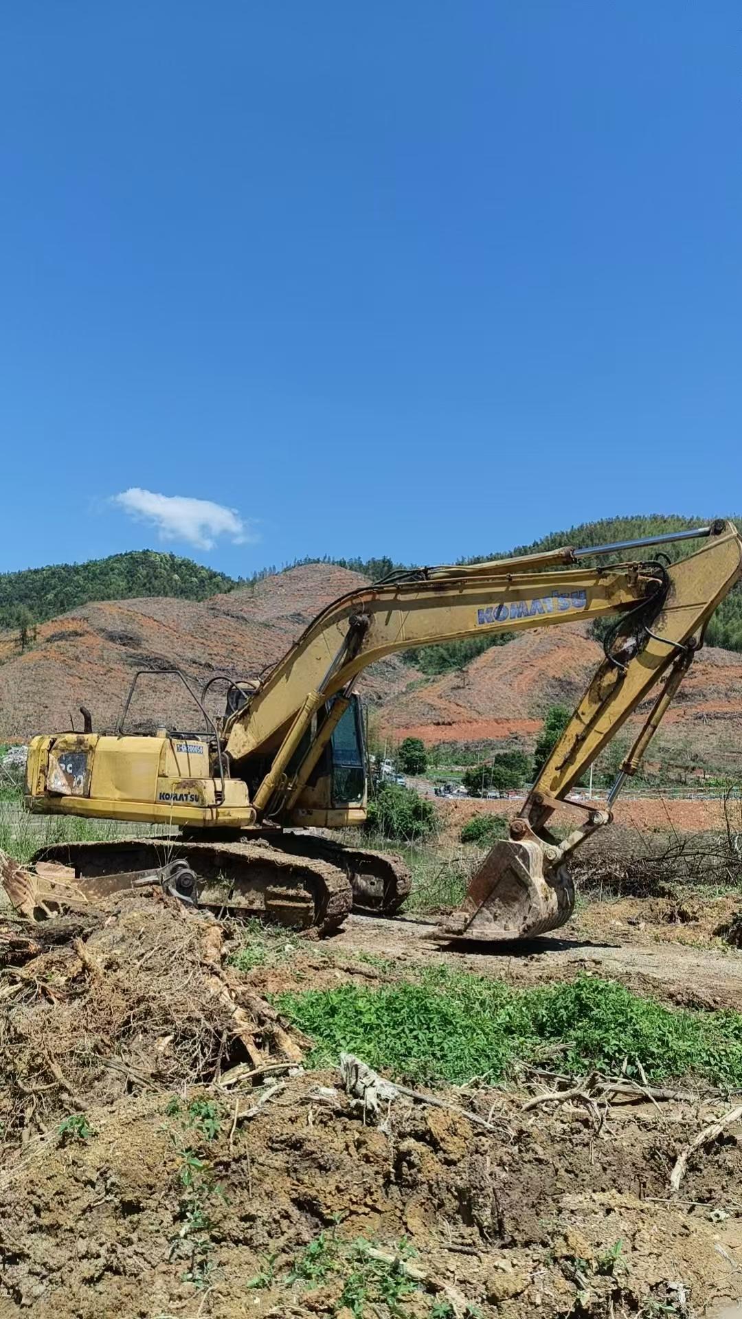 Buy Komatsu PC200-7 Used Excavator / 4 Buy Komatsu PC200-7 Used Excavator / 4