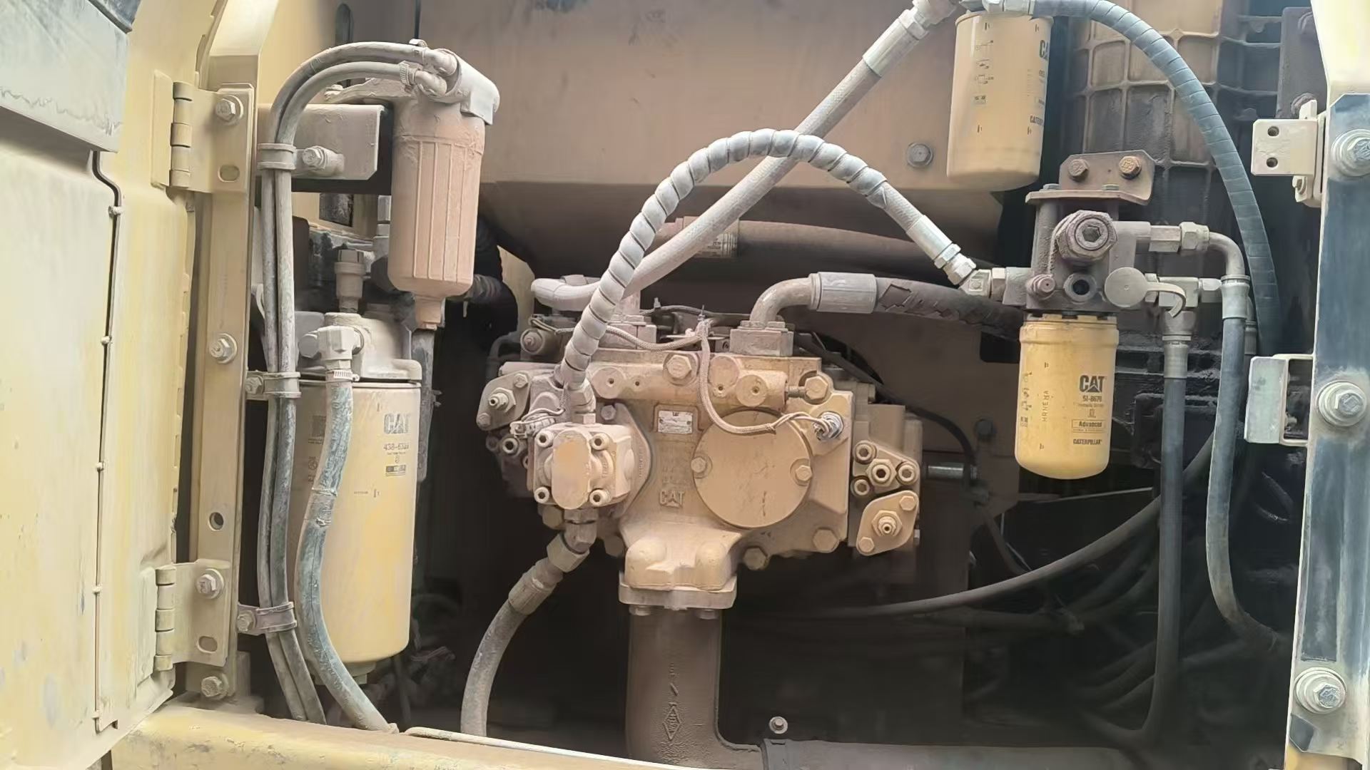 Buy Caterpillar 320D Used Excavator / 4