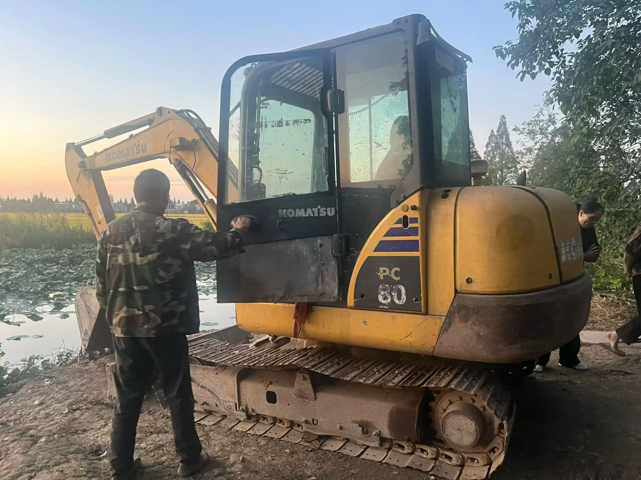 Buy Komatsu PC56-7 Used Excavator / 5 Buy Komatsu PC56-7 Used Excavator / 5