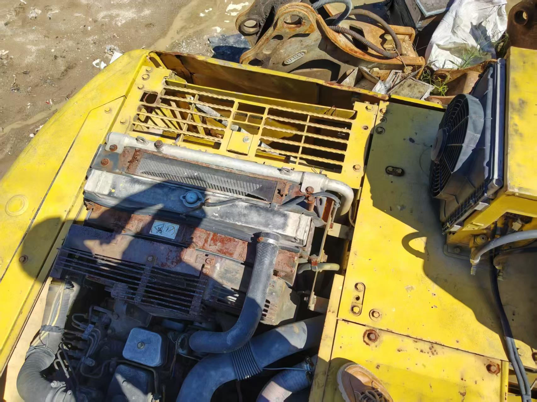 Buy Komatsu PC220 Used Excavator / 6