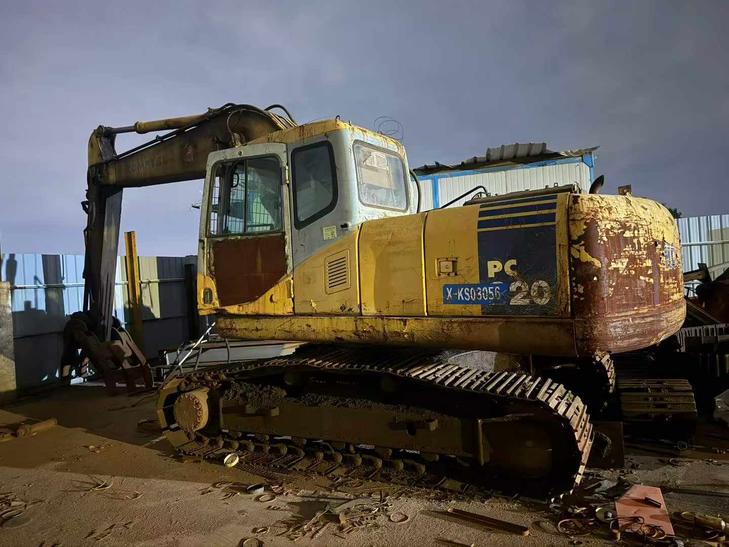 Buy Komatsu PC200-7 Used Excavator / 1