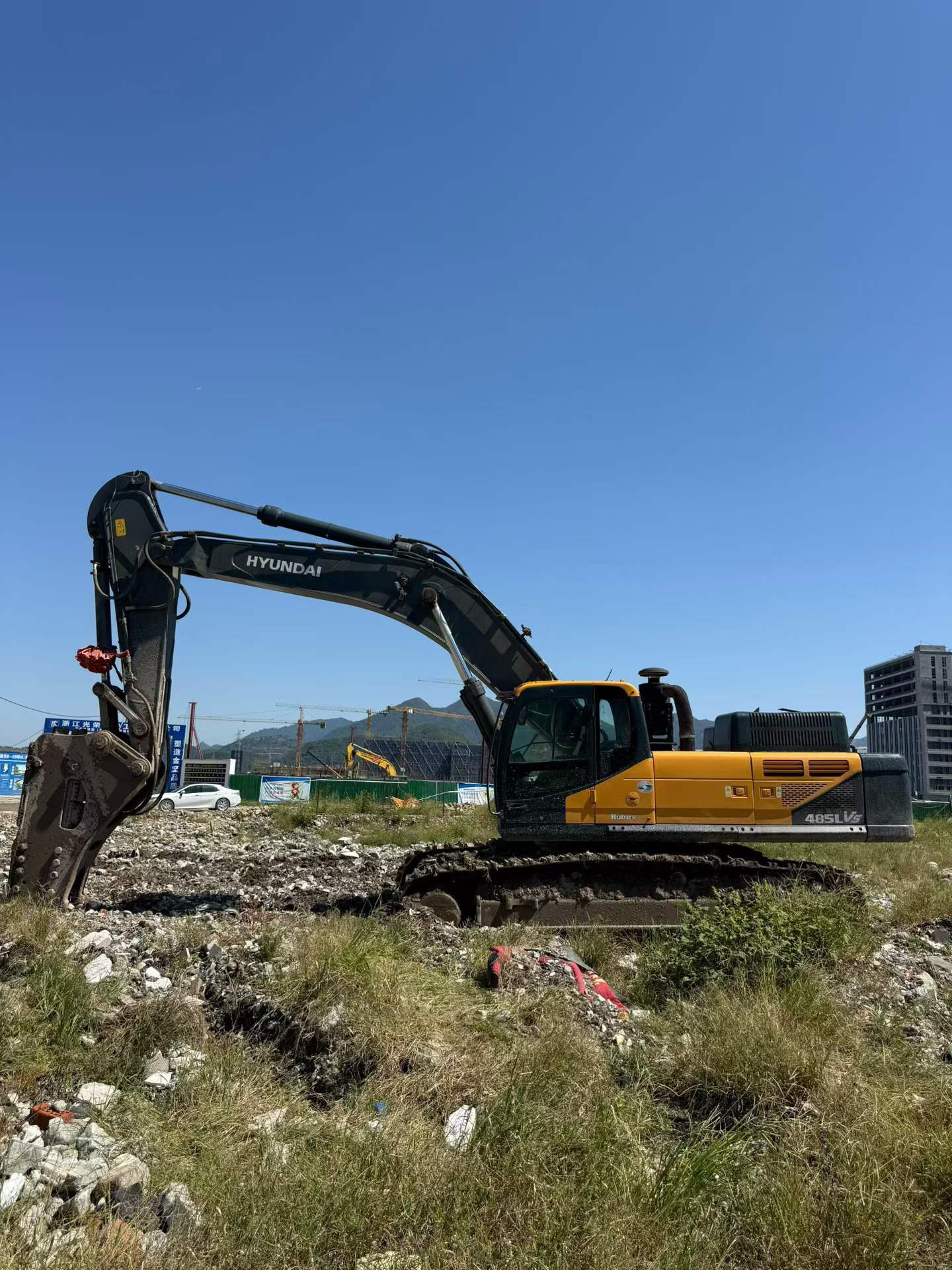 Buy Hyundai R485LVS Used Excavator / 1